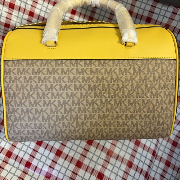 NWT Michael Kors Duffle or barrel bag - Picture 3 of 3
